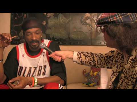 Nardwuar vs. Snoop Dogg (2010)