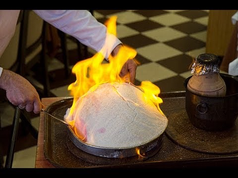 Making Tuzda Tavuk  At The Akdeniz Hatay Sofrası Restaurant In Istanbul