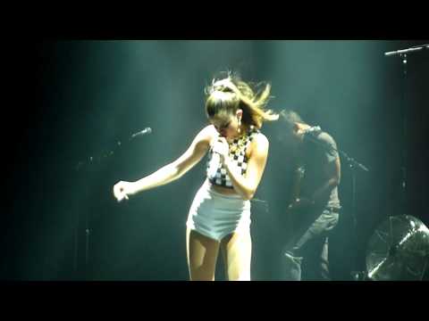 Selena Gomez - Undercover Live @ Zénith Paris 05-09-2013 HD