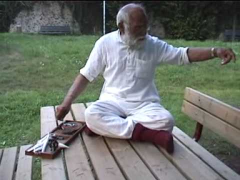 kadhi - S.V.Govindan talks on ''ahimsa silk''.wmv