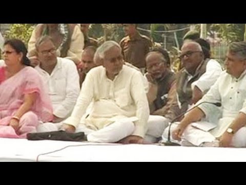 Another chief minister on dharna, this time Nitish in Patna