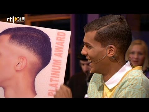 Humberto reikt Stromae platinum album uit - RTL LATE NIGHT