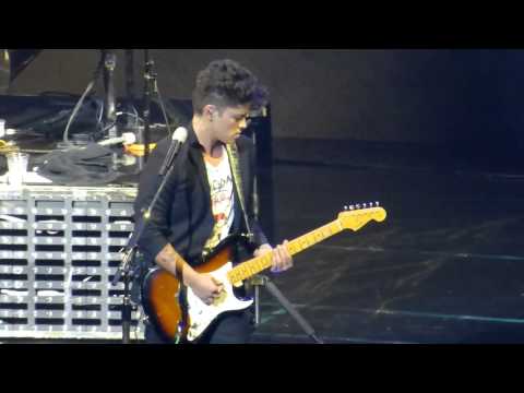 Bruno Mars Billie Jean & Dirty Diana Michael Jackson Cover Live Las Vegas