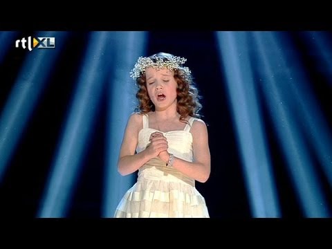 Jonge Amira ontroert opnieuw - HOLLAND'S GOT TALENT Halve finale