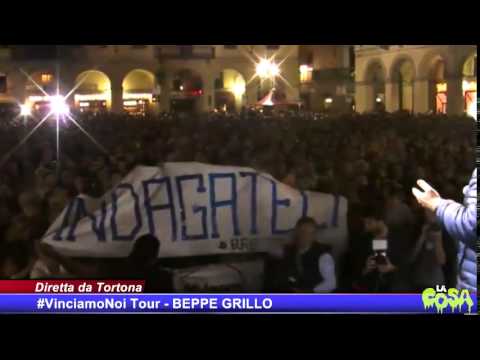 Uno striscione per Grillo #VinciamoNoi Tour