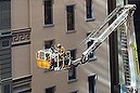 Stranded window washers leave office workers on edge of their seats (Thumbnail)