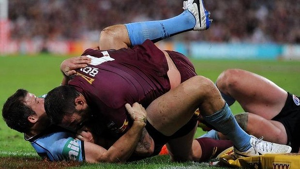 Brett Morris holds up Darius Boyd over the line.