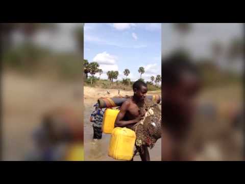 CAR: Cameroon River crossing from Central African Republic