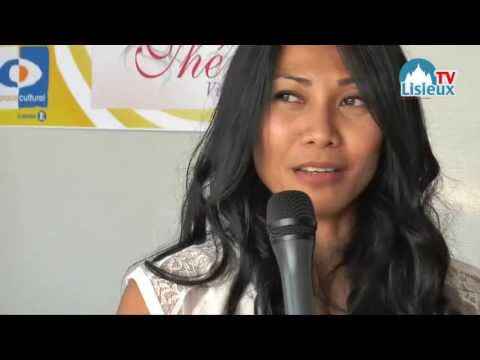 Rencontre avec Anggun en dédicace à Lisieux