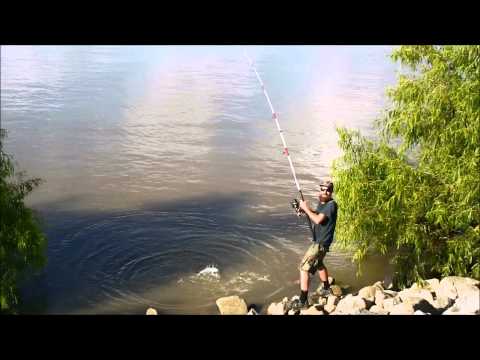 Mississippi River Catfish Fishing in the morning