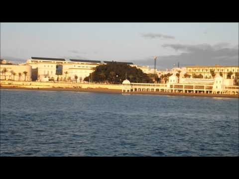 Cadiz, Spain: A city surrounded by the sea - Cadiz, una ciudad rodeada por el mar