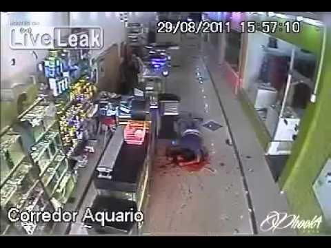 RAW Footage: Aquarium store robbery goes wrong **WARNING! GRAPHIC CONTENT**