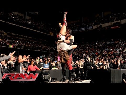 Kane attacks Daniel Bryan: Raw, April 21, 2014