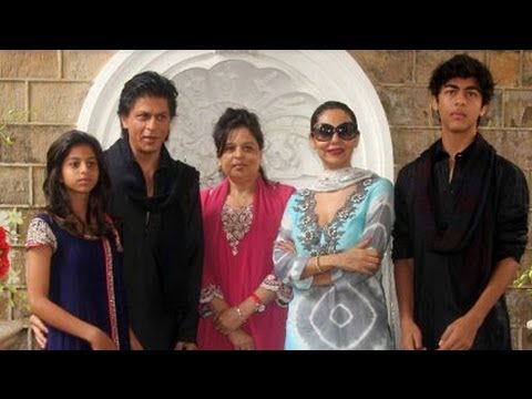 Shahrukh Khan Celebrates Eid With Family & Media @ Mannat | Uncut Event