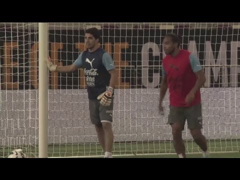 Spain v Uruguay - Luis Suarez to play in goal!