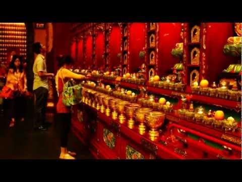 Richest Buddhist Temple in Singapore is Beautiful