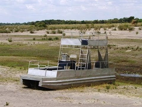 Maun, Rileys and Island Safari Lodge, Botswana. Travel guide.