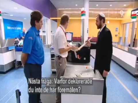 An Israeli Australian Jew at Sydney Airport גבר ישראלי בנמל התעופה של סידני