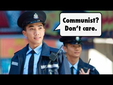 Hong Kong Policeman Denies Mainland Chinese Tourist | China Uncensored