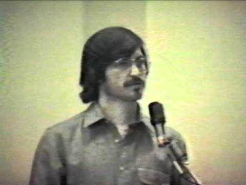 Steve Jobs rare footage conducting a presentation on 1980 (Insanely Great)