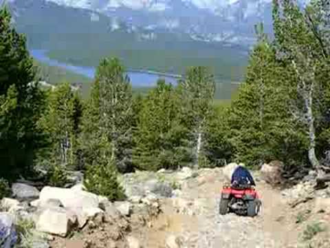 HIGH WYOMING MOUNTAIN LAKE TRAVEL