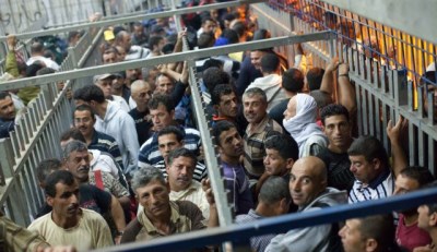 Palestinian workers from Hebron at Tarqumiya Checkpoint. Photo by Emil Salman