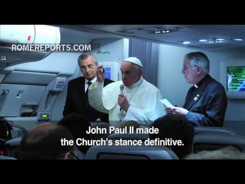 Pope Francis talks to press about Benedict XVI, Vatican Bank and 'gay lobby'