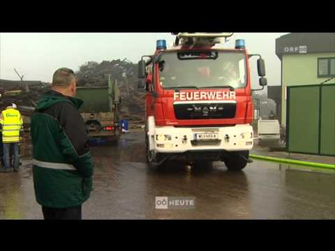 Großbrand auf Schrottplatz seit 2013-12-15,  7 Uhr früh in Edt bei Lambach