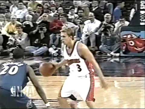 Erick Dampier One-Handed Poster on Bobby Simmons