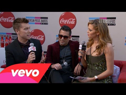 Lance Bass - Red Carpet Interview (2013 AMAs)