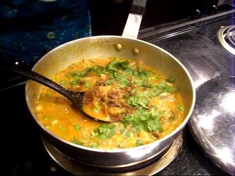 How to make Mushroom Matar (Mushroom Curry)