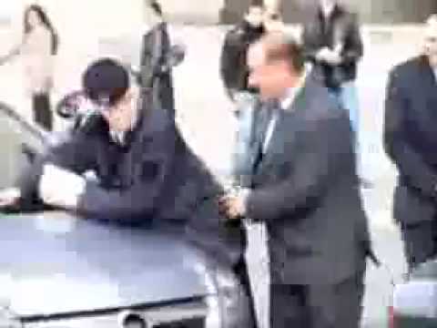 Silvio Berlusconi humping on police woman (REAL FOOTAGE)