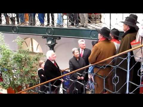 Portuguese Cante and the president of Austria.wmv