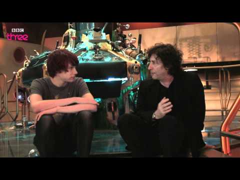 Charlie McDonnell interviews Neil Gaiman - Doctor Who Confidential - BBC Three