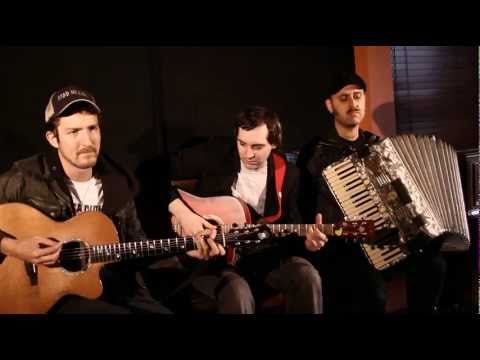 The District Sleeps Alone Tonight - Ben Marwood, Frank Turner & Franz Nicolay Backstage Session.