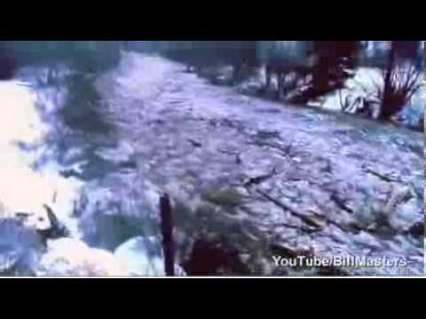 Huge ice flow rushes down Colorado river