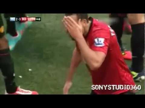 Rio Ferdinand STRUCK by 2p coin (Man United Match) (9th Dec 2012)