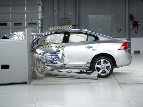 2012 Volvo S60 small overlap test