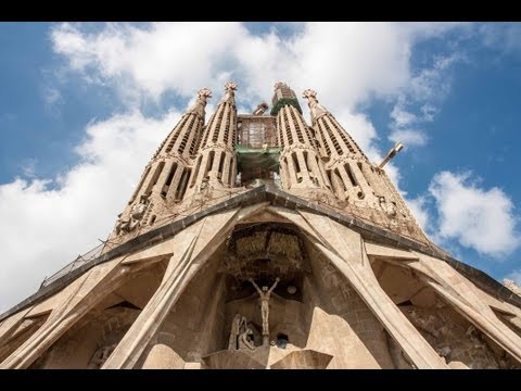 Barcelona A walking tour around the city / Un paseo por la ciudad