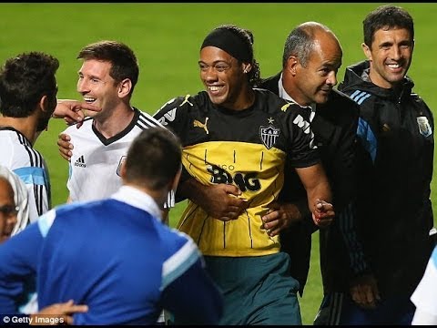 Twice Ronaldinho Argentina invades training to greet Messi ~ World Cup 2014