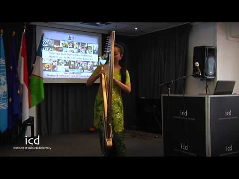 Minister Dr Mari Elka Pangestu Indonesian Harp player performs @ ICD)(720p_H.264-AAC)