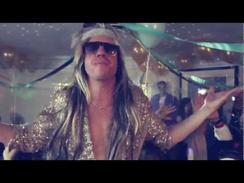 MACKLEMORE X RYAN LEWIS - AND WE DANCED [OFFICIAL VIDEO]