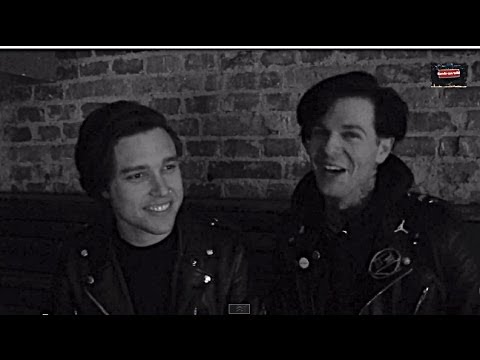 The Neighbourhood interview - Random Questions with Jesse & Zack