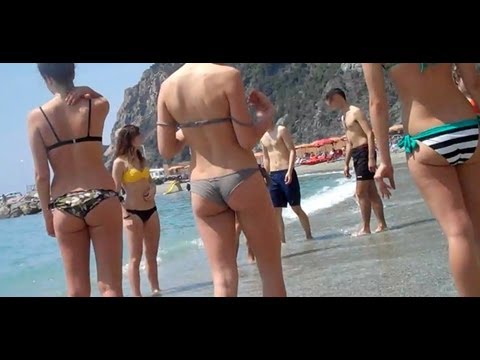 Travel Guide - Italy CinqueTerre - Monterosso Beach - Beach Girls