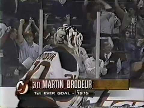 New Jersey Devils goalie Martin Brodeur scores his first NHL goal - Feed 2