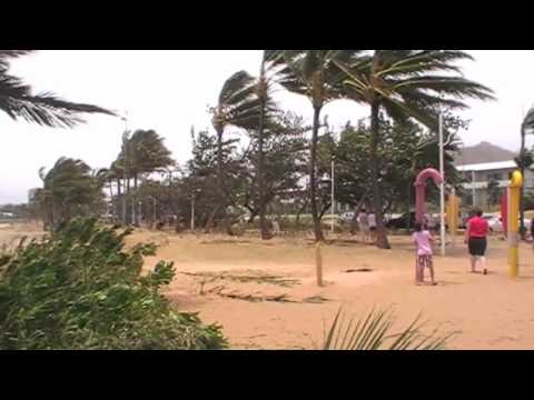 Severe Tropical Cyclone Yasi in Townsville 2 February 2011 Part 2