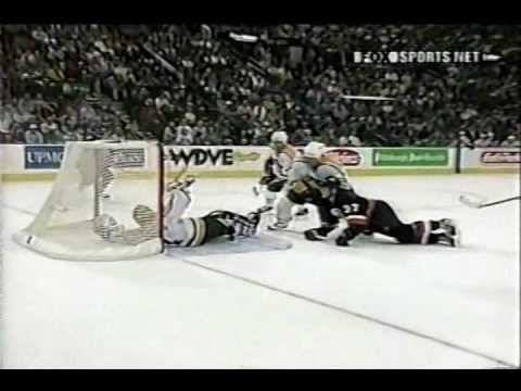 2001-02: Penguins vs. NY Islanders (11/14/2001) (Mariusz Czerkawski scores for New York)