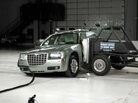 2006 Chrysler 300 side test