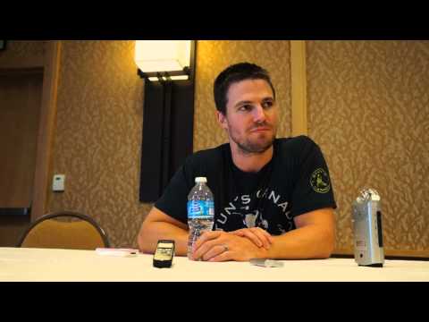 Stephen Amell 