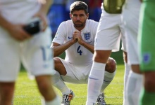 England's Steven Gerrard squats on the pitch after their 2014 World Cup Group D soccer match against Costa Rica at the Mineirao stadium in Belo Horizonte June 24, 2014. REUTERS/Damir Sagolj